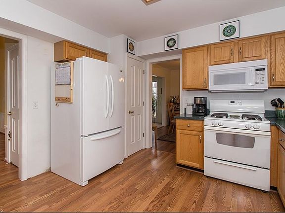 3rd image of 2944 Zenas Ct