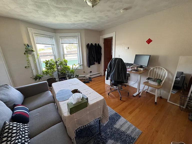 235 Columbia St #4L — Photo 4