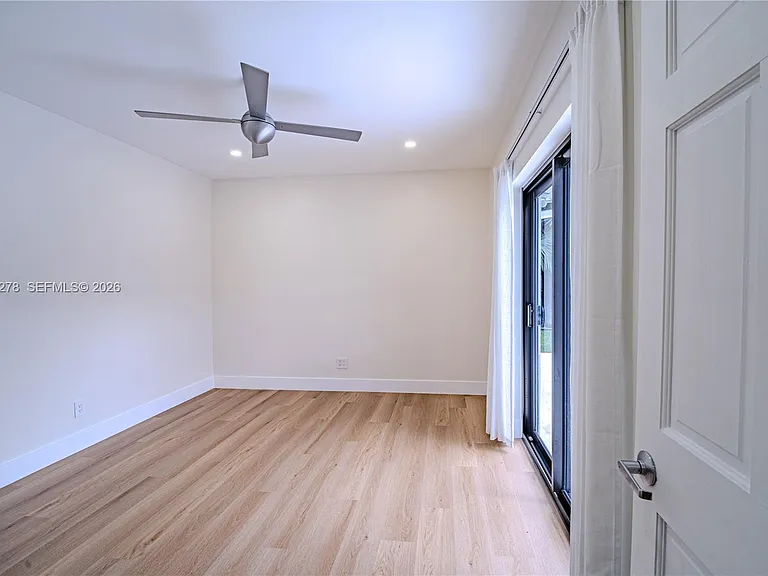 1825 Alamanda Dr — Photo 11