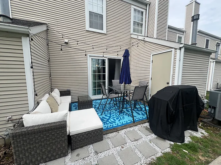1335 Cambridge Ct — Photo 22
