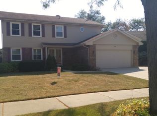 732 Longtree Dr, Wheeling, IL 60090