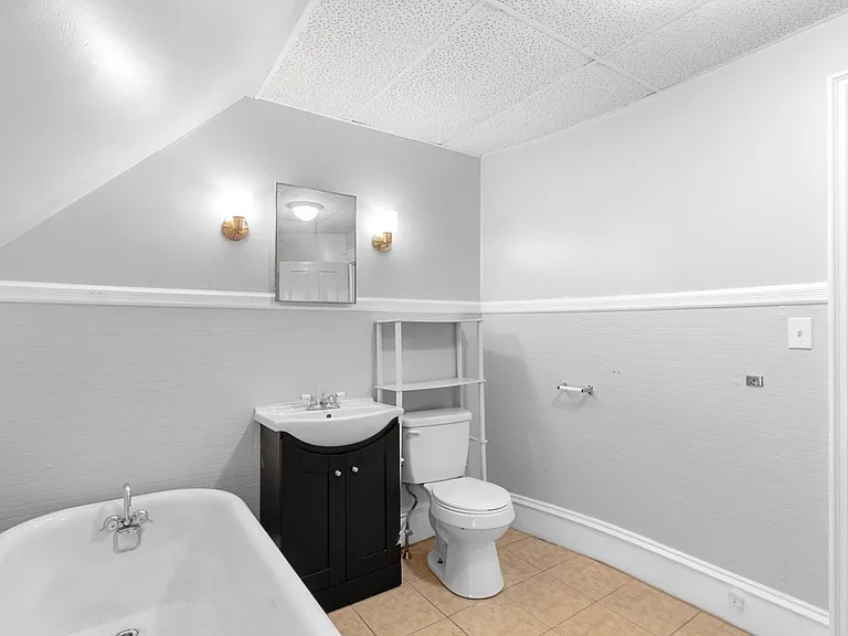 30 Granite St — Photo 3