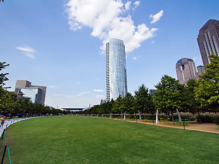 Enjoy yoga, lectures, outdoor concerts and films, and daily food trucks and more