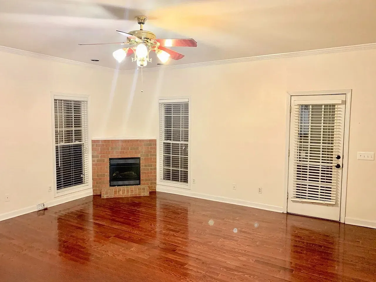 2 bed, 2.5 bath, 924 sqft, $2,000 — Photo 2