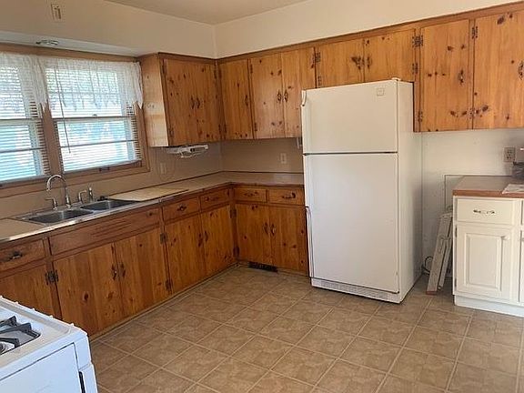 4th image of 201 S Freeborn St
