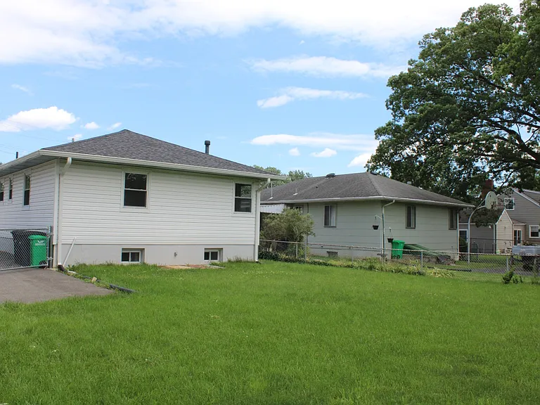 6215 Auth Rd — Photo 3