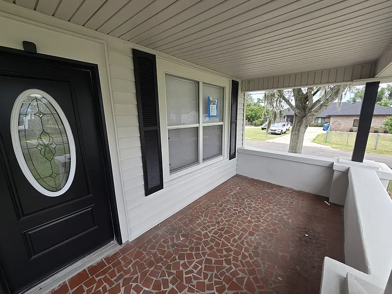 540 Park Ave — Photo 2