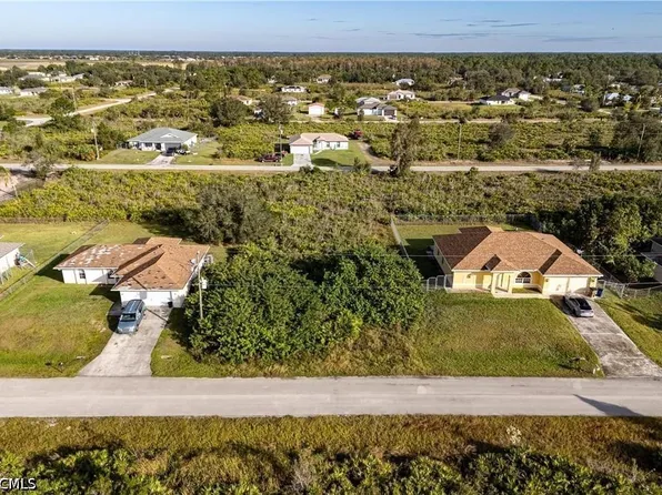 2710 69th St W, Lehigh Acres, FL 33971