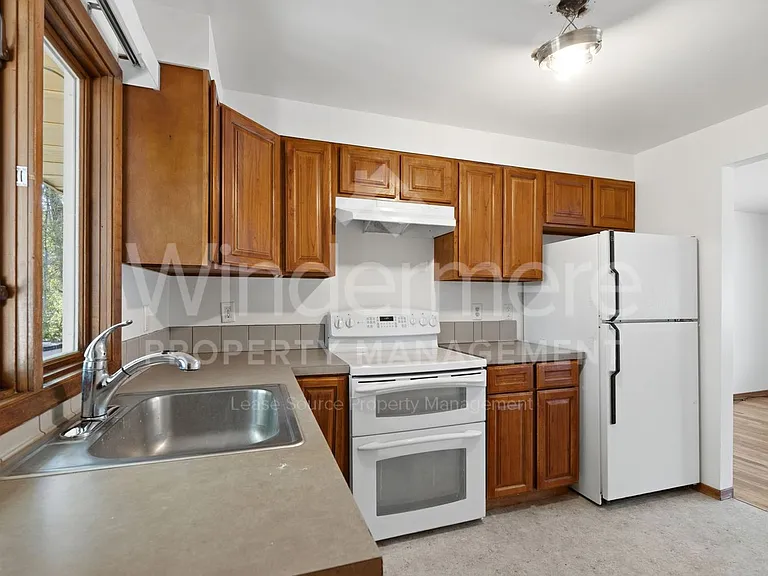 902 E Rockwell Ave — Photo 8