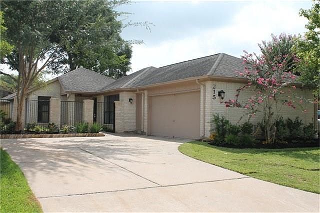 1st image of 215 Essex Pl