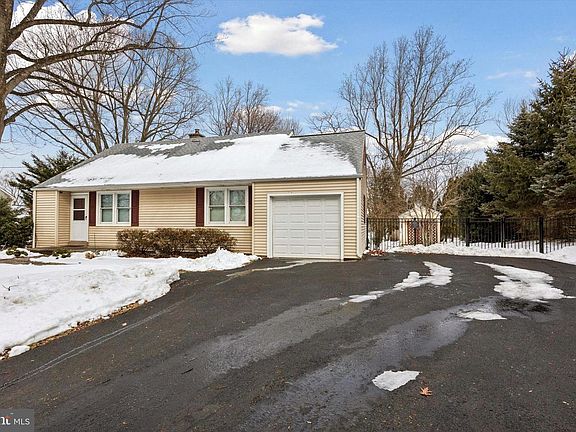 2nd image of 1167 W Bristol Rd