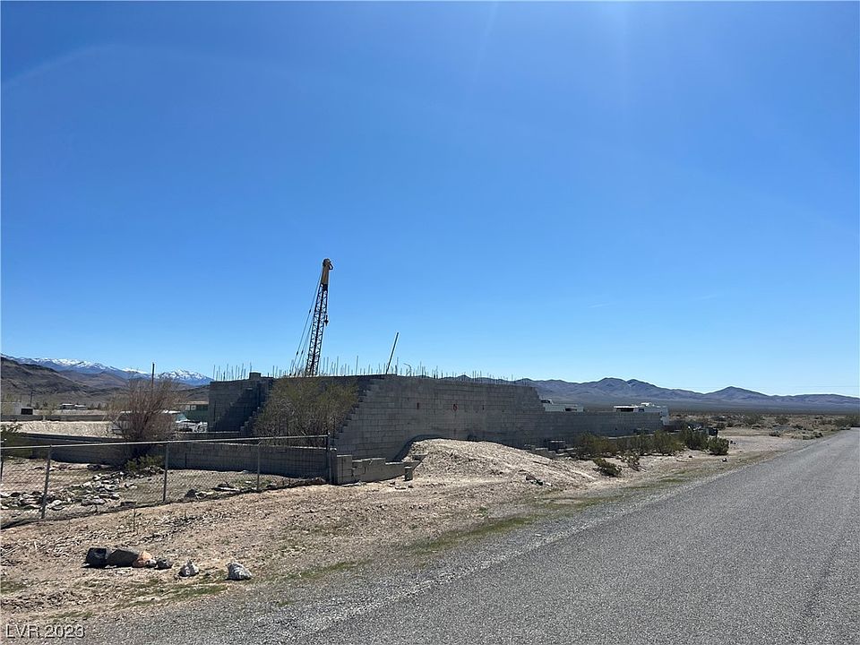 1st image of 3521 S Corral Ln