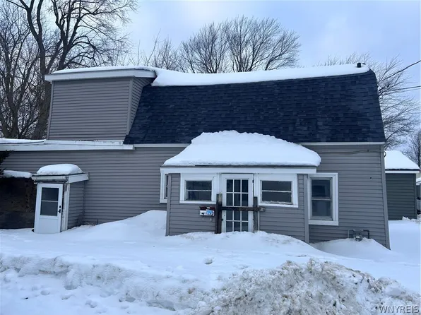 33 Marshall Pl, Lockport, NY 14094