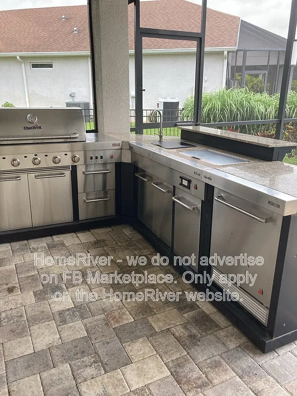 5 bed, 4.0 bath, 3061 sqft, $3,995 — Photo 2