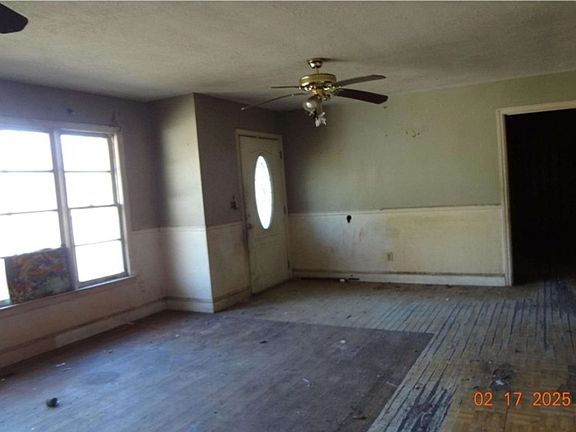 4th image of 12 E Sassafras St.