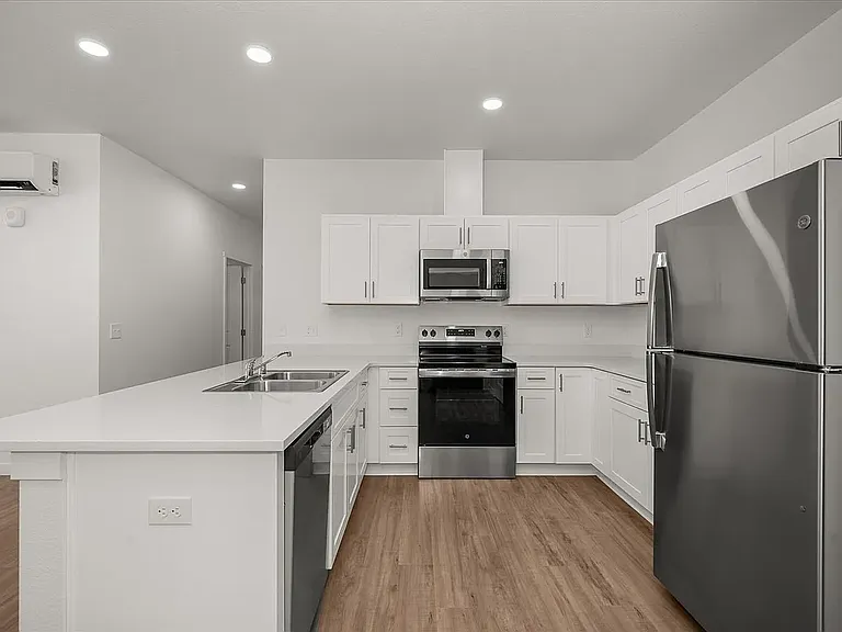 505 E Hawthorne Rd #305 — Photo 3