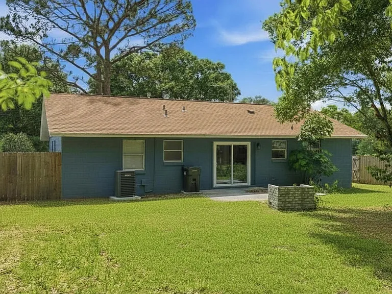 713 Lagoon Dr — Photo 13