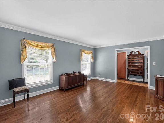4th image of 1311 Cambridge St