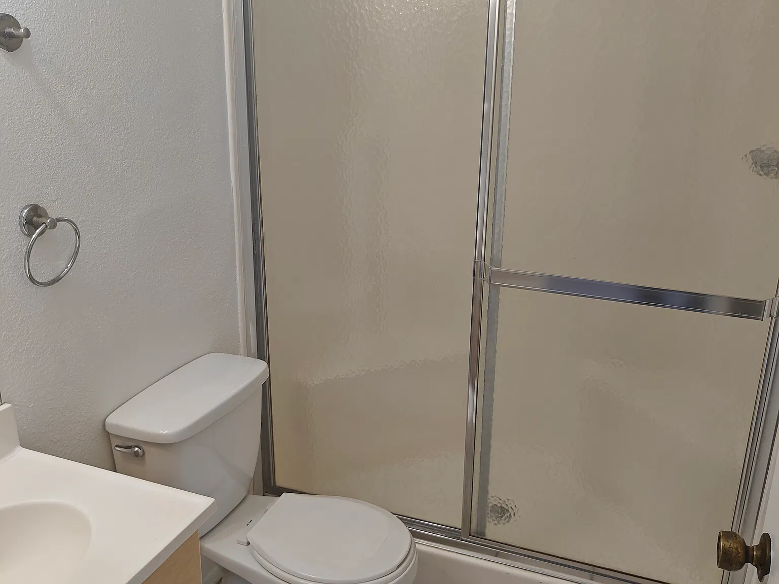 3 bed, 1500 sqft, $2,200 — Photo 4