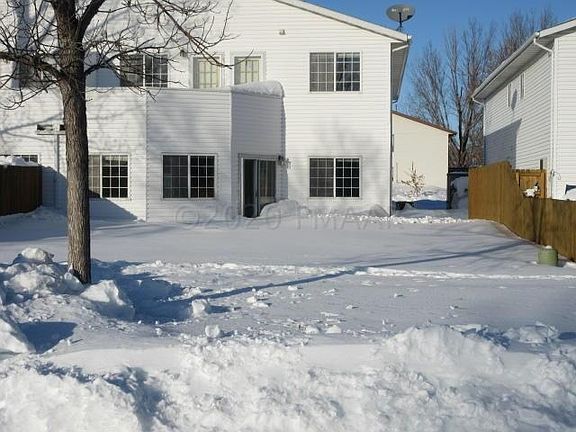 3rd image of 821 12th Ave W