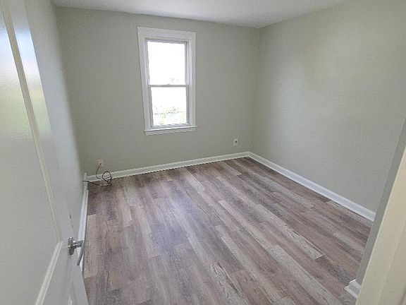 5th image of 1206 Lawrence Ave