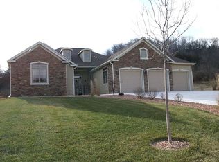 4546 Stone Bridge Rd, La Crosse, WI 54601