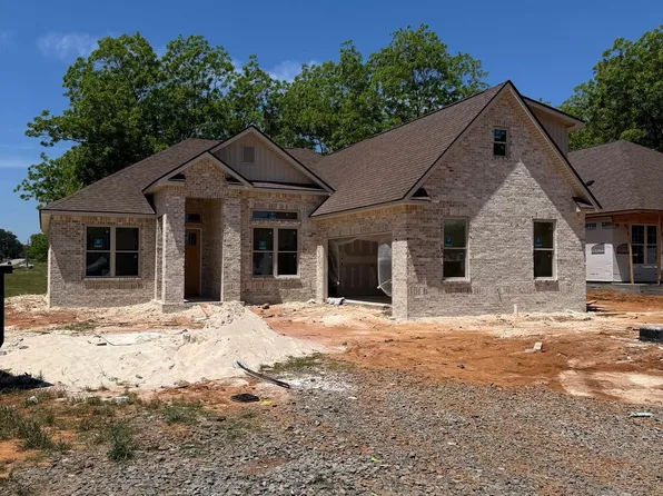 1 Pleasant Oaks Dr, Perry, GA 31030