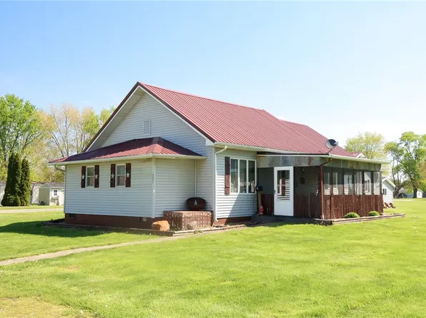 325 N Michigan St, Chrisman, IL 61924