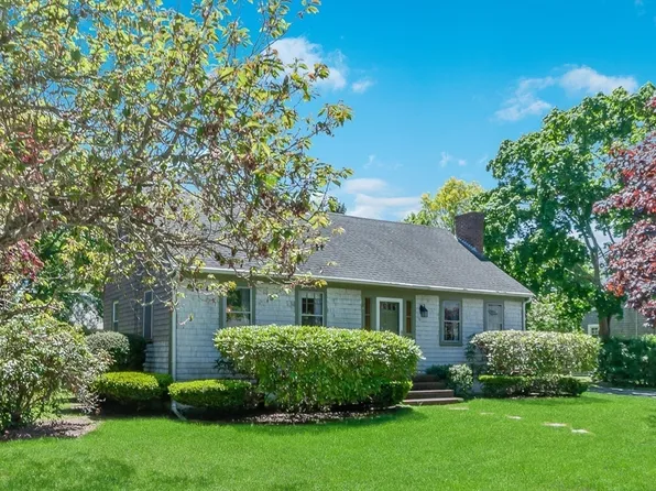 10 Tobey Ln, Mattapoisett, MA 02739