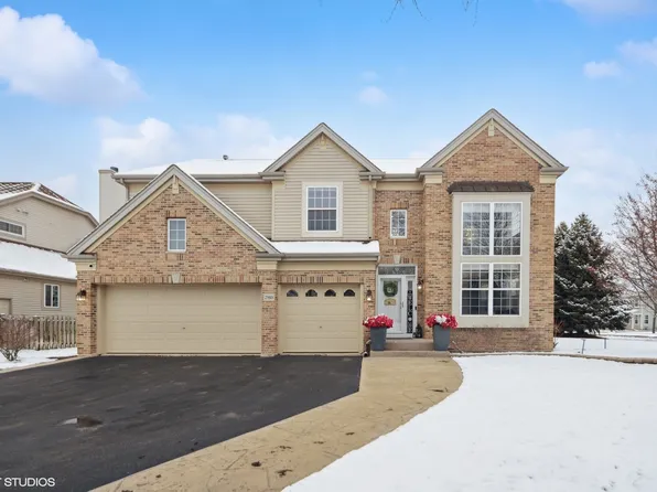 2960 Davenport Dr, West Chicago, IL 60185