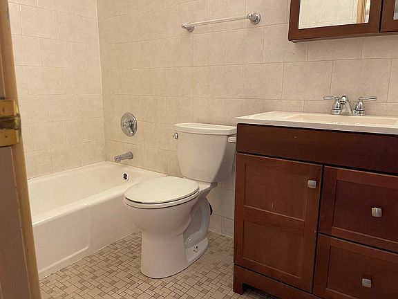3rd image of 7314 Oakwood Ave APT 10
