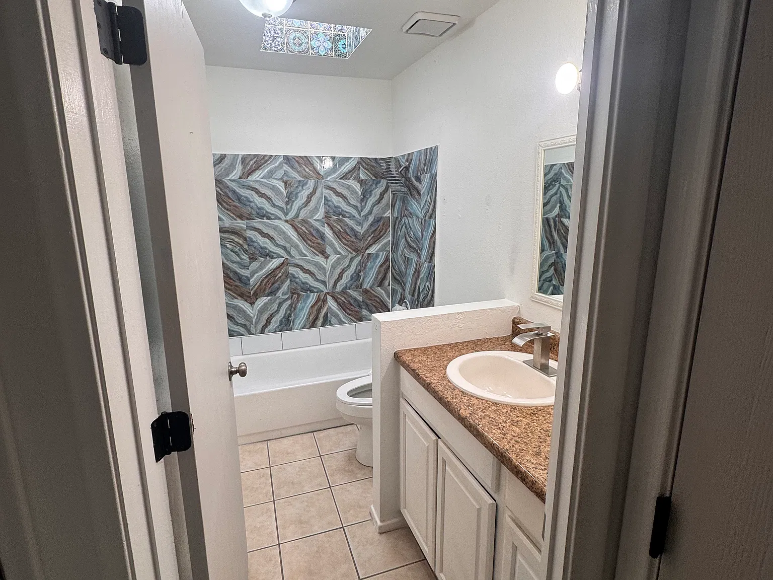 2 bed, 820 sqft, $1,750 — Photo 3