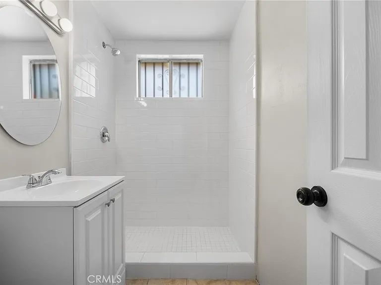 207 E Flora St — Photo 26