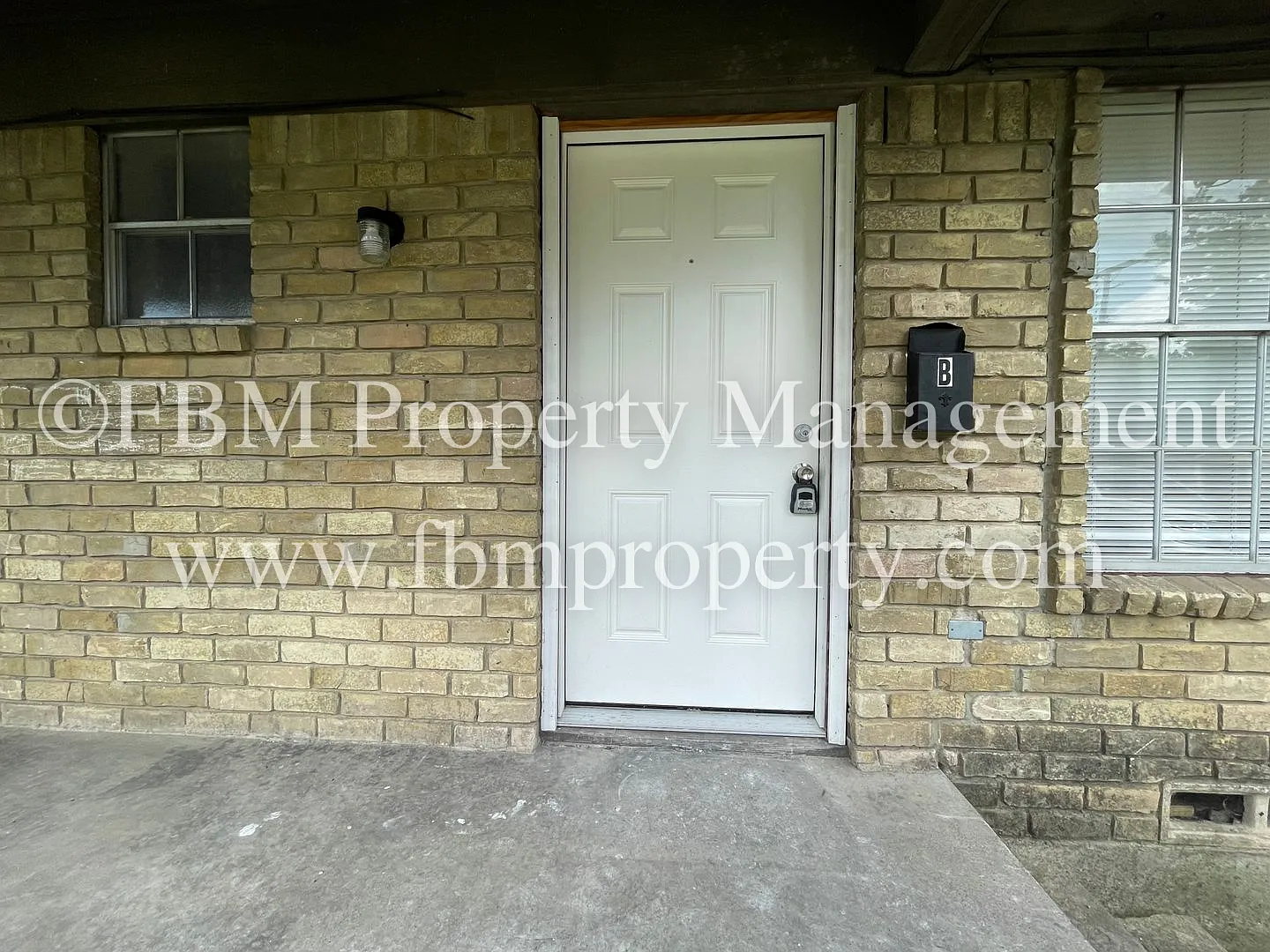 101 Latimer B - Cozy 1 Bedroom, 1 Bathroom Duplex in Ennis, TX! — Photo 2