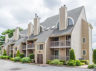 909 River Renaissance, East Rutherford, NJ 07073