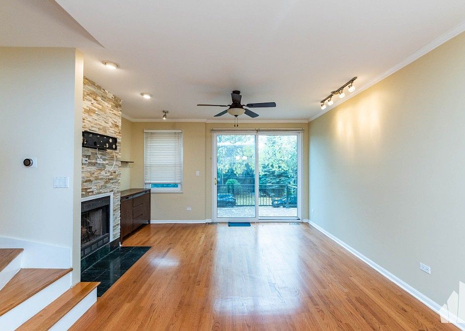 1st image of 1827 W Oakdale Ave #D1