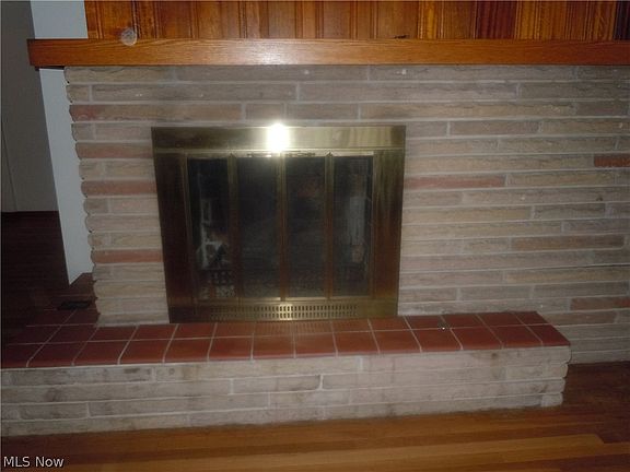 3rd image of 1065 N Birch St W