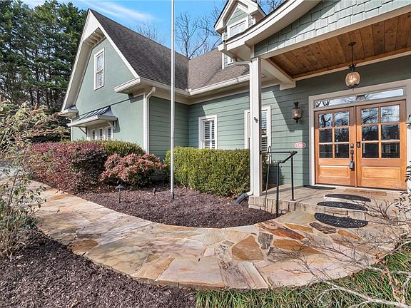 3rd image of 180 Forest Glen Dr