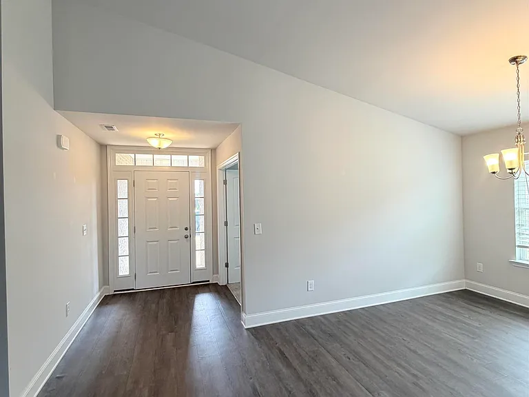 214 Alonzo Toney Dr — Photo 5
