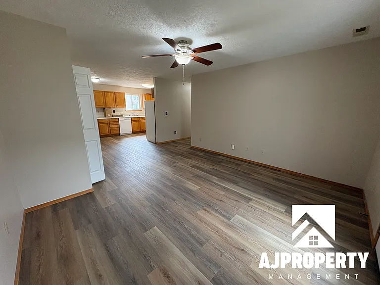 925 S Newcomb Ave #18 — Photo 1