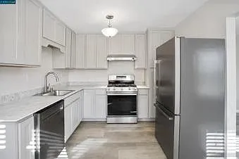 W 15th St — Photo 9