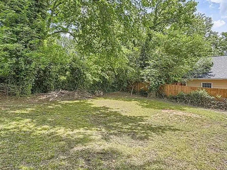 1002 Ira St SW — Photo 9