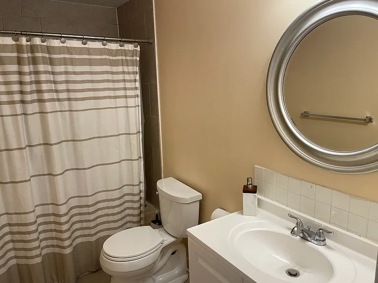 950 Admiral St #4 — Photo 7