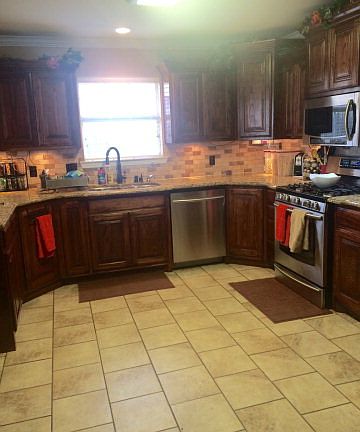 4th image of 2937 Beechwood St