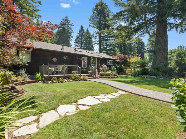 106 Hillside Dr, Crescent City, CA 95531