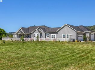 967 Old Stage Rd, Central Point, OR 97502