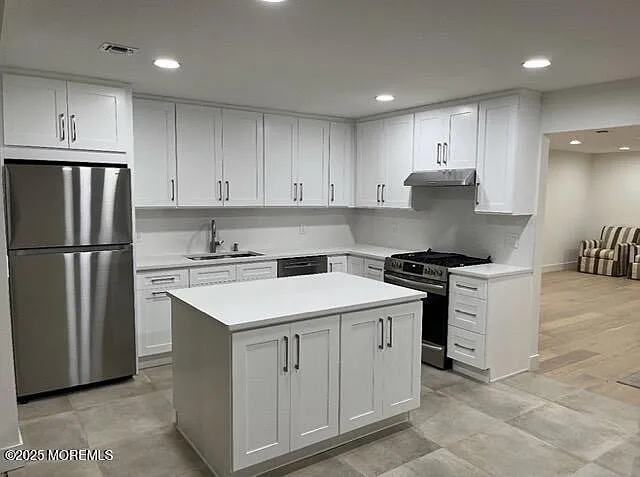 3 bed, 1.5 bath, 1872 sqft, $4,000 — Photo 2