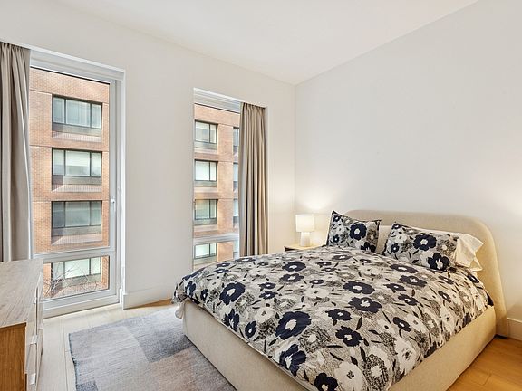 4th image of 15 W 61st St APT 3K