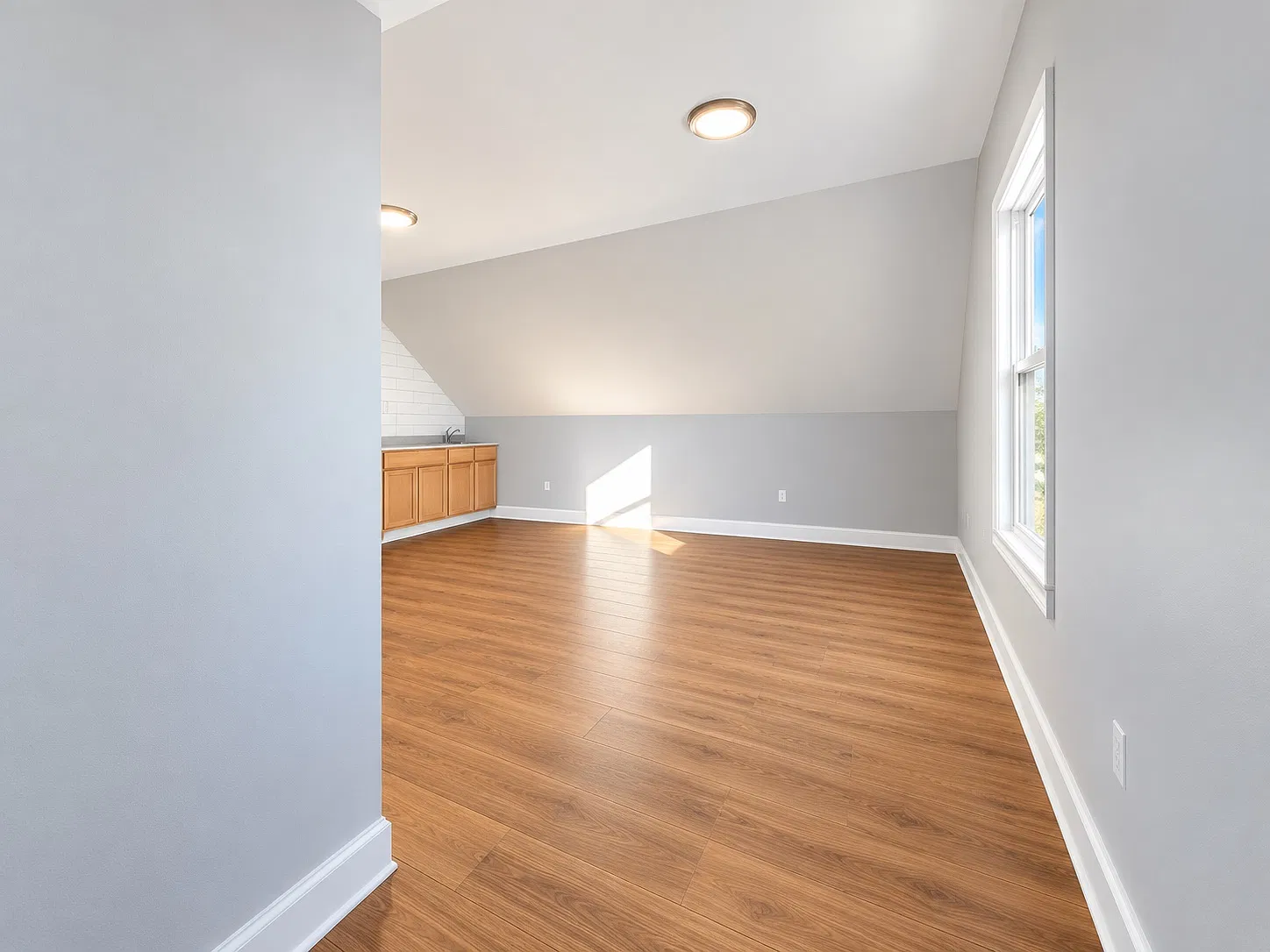 2 bed, 1200 sqft, $1,700 — Photo 2