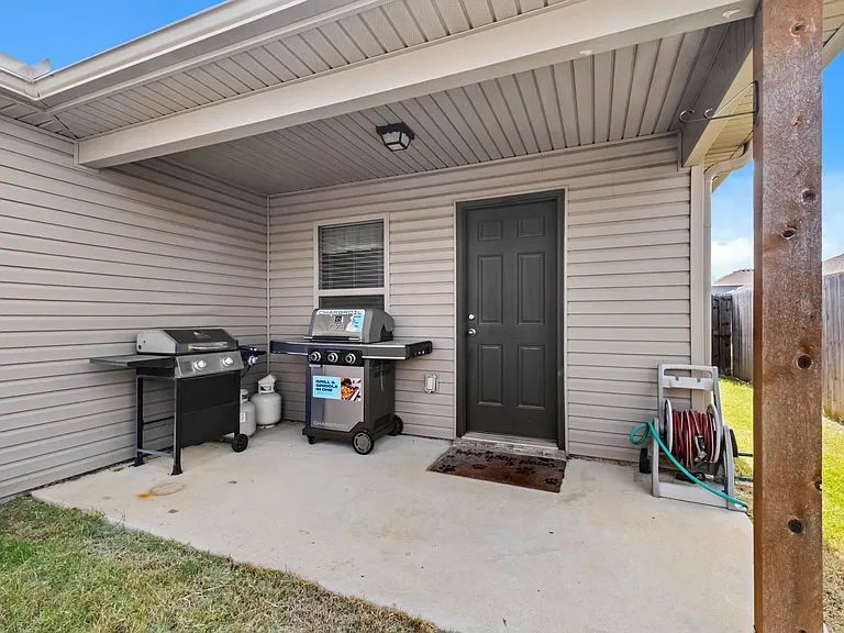 927 E Swift Dr — Photo 21